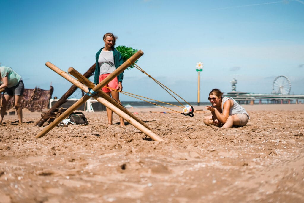 zeskamp op het strand